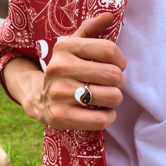 Vintage Yin Yang Tai Chi Enamel Gold Ring - Picture 5 of 5